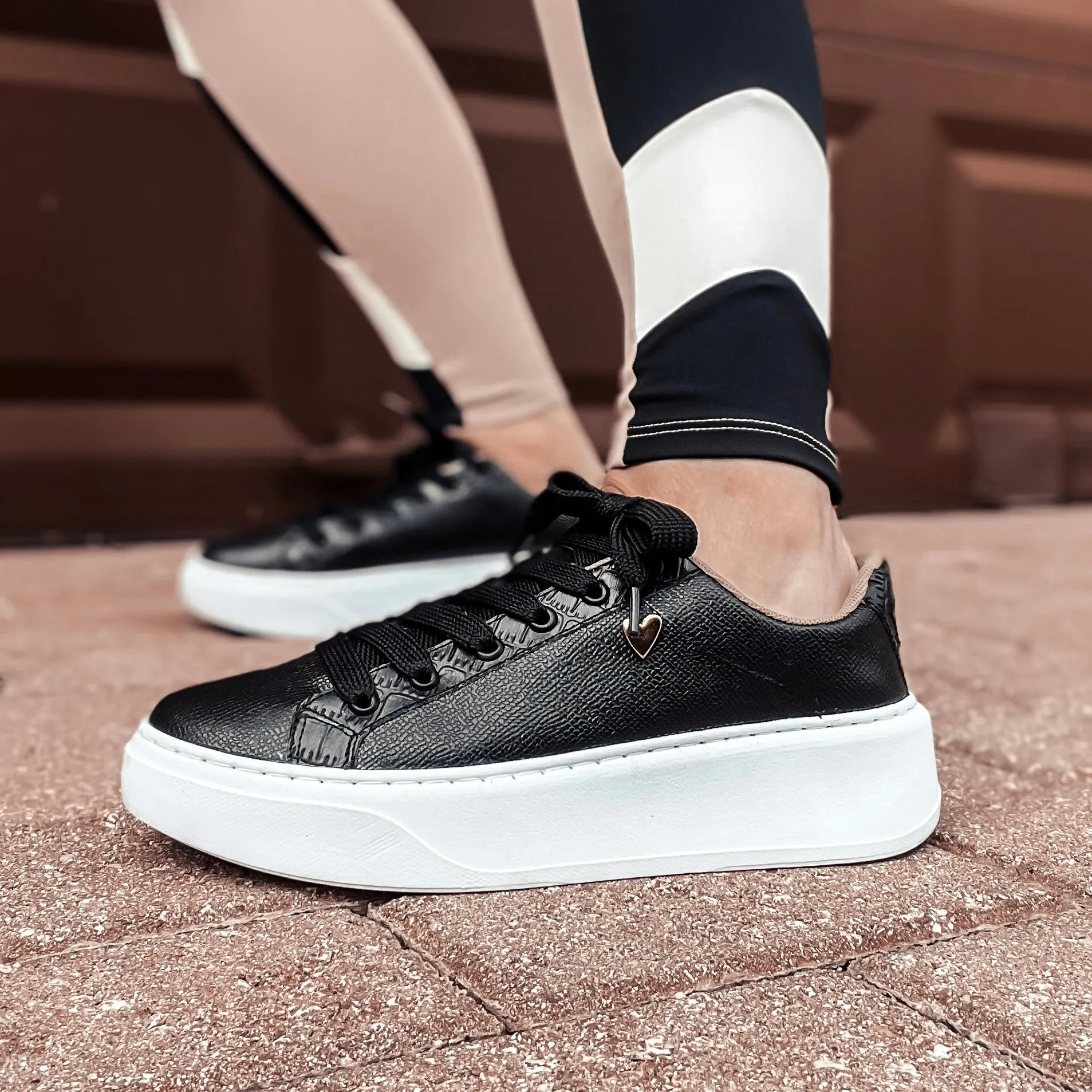 Briana Sneakers - Black